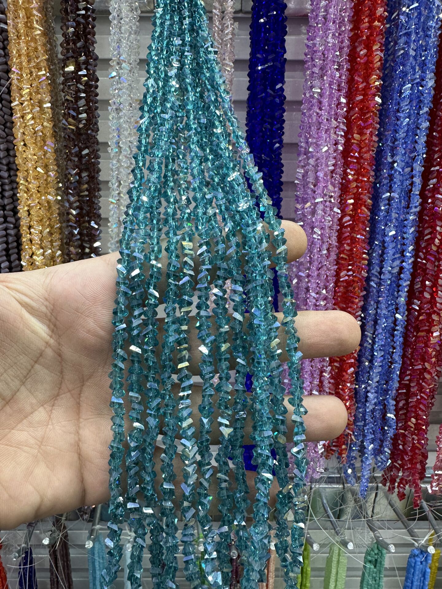 ÜÇGEN KRİSTAL 1 DİZİ 60 - 65 ADET