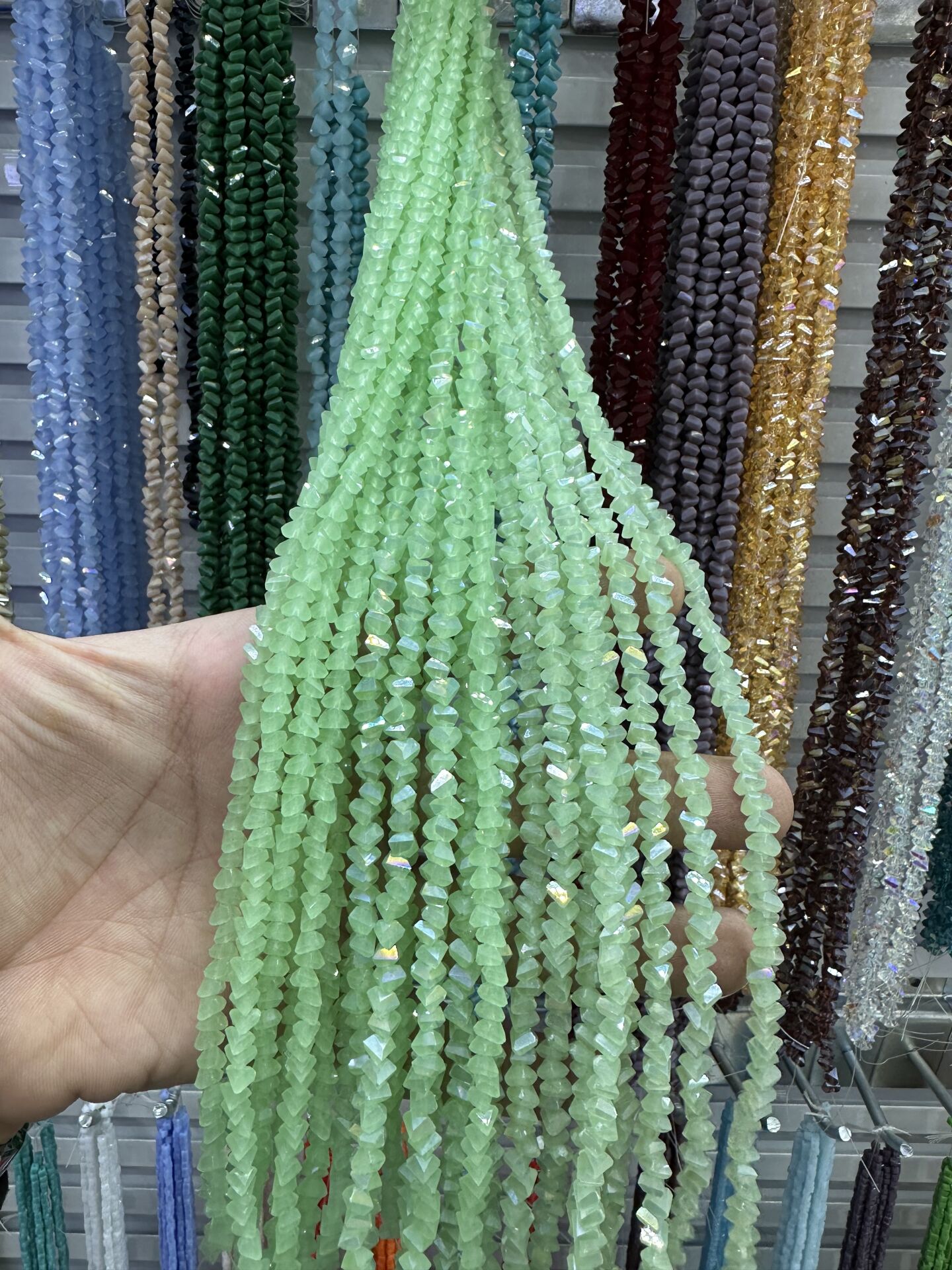 ÜÇGEN KRİSTAL 1 DİZİ 60 - 65 ADET