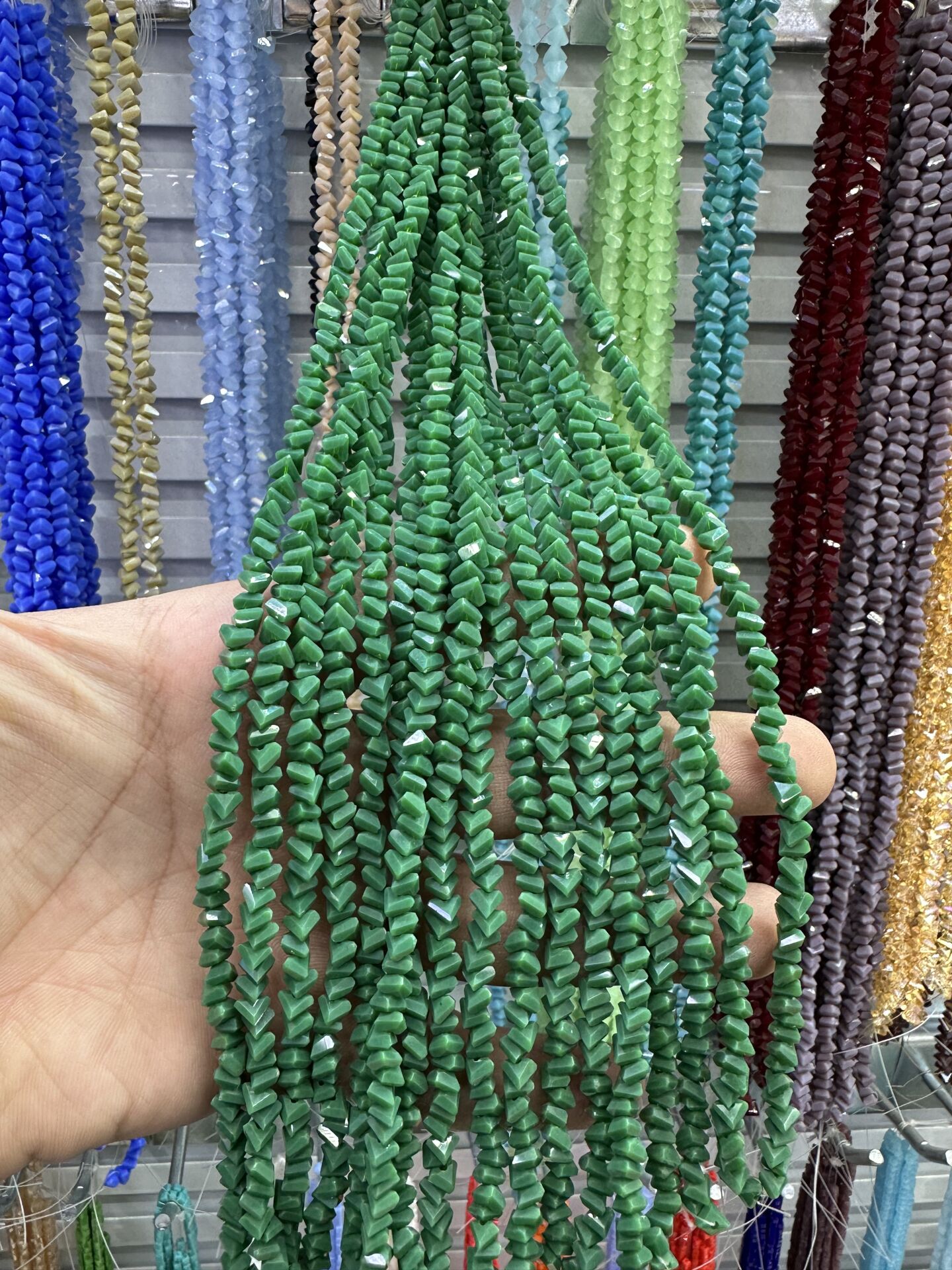 ÜÇGEN KRİSTAL 1 DİZİ 60 - 65 ADET