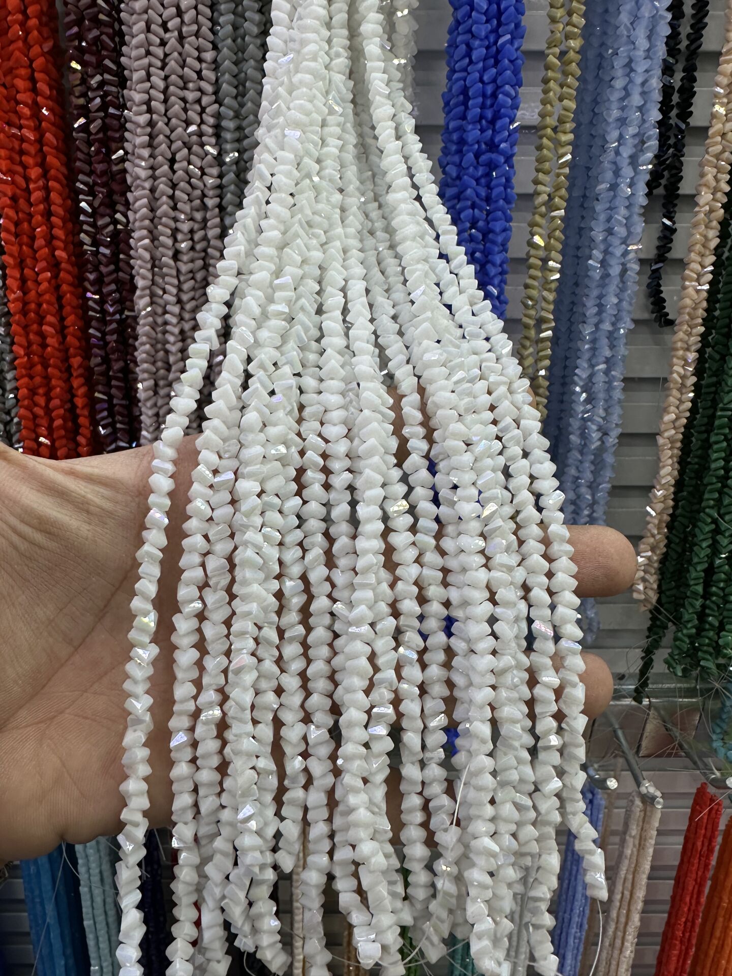 ÜÇGEN KRİSTAL 1 DİZİ 60 - 65 ADET