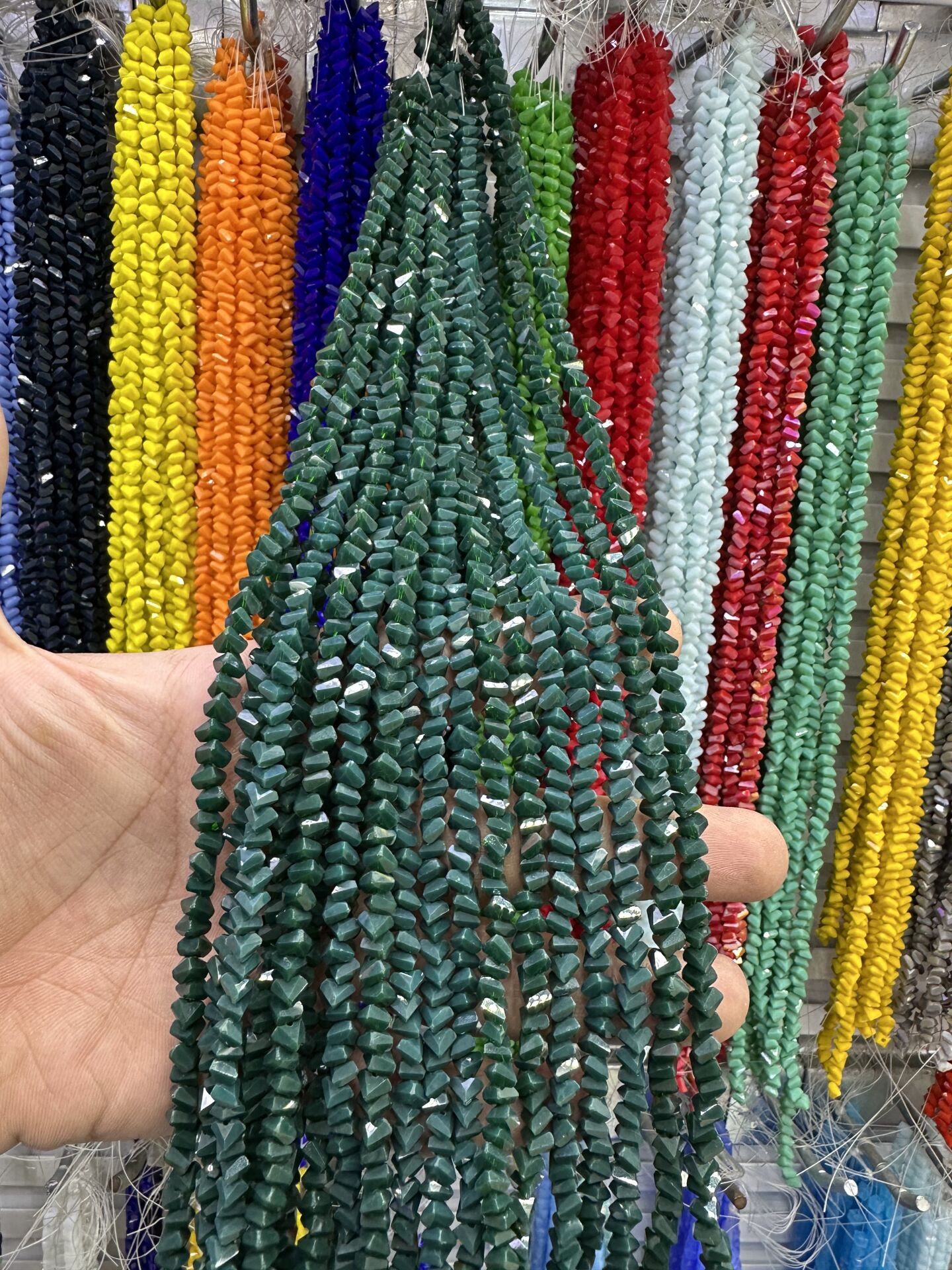 ÜÇGEN KRİSTAL 1 DİZİ 60 - 65 ADET