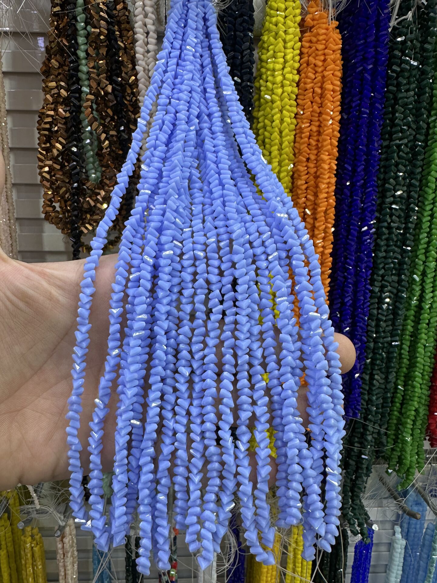 ÜÇGEN KRİSTAL 1 DİZİ 60 - 65 ADET