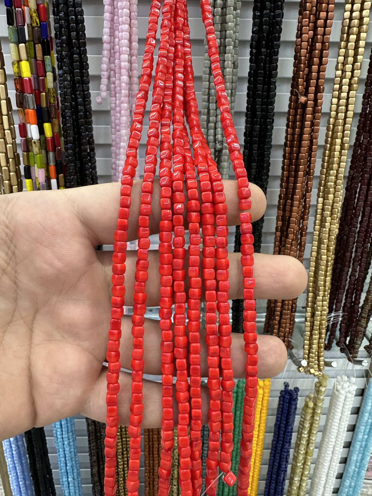 ÇEK CAMI KÜP BONCUK DİZİDE 80-85 ADET