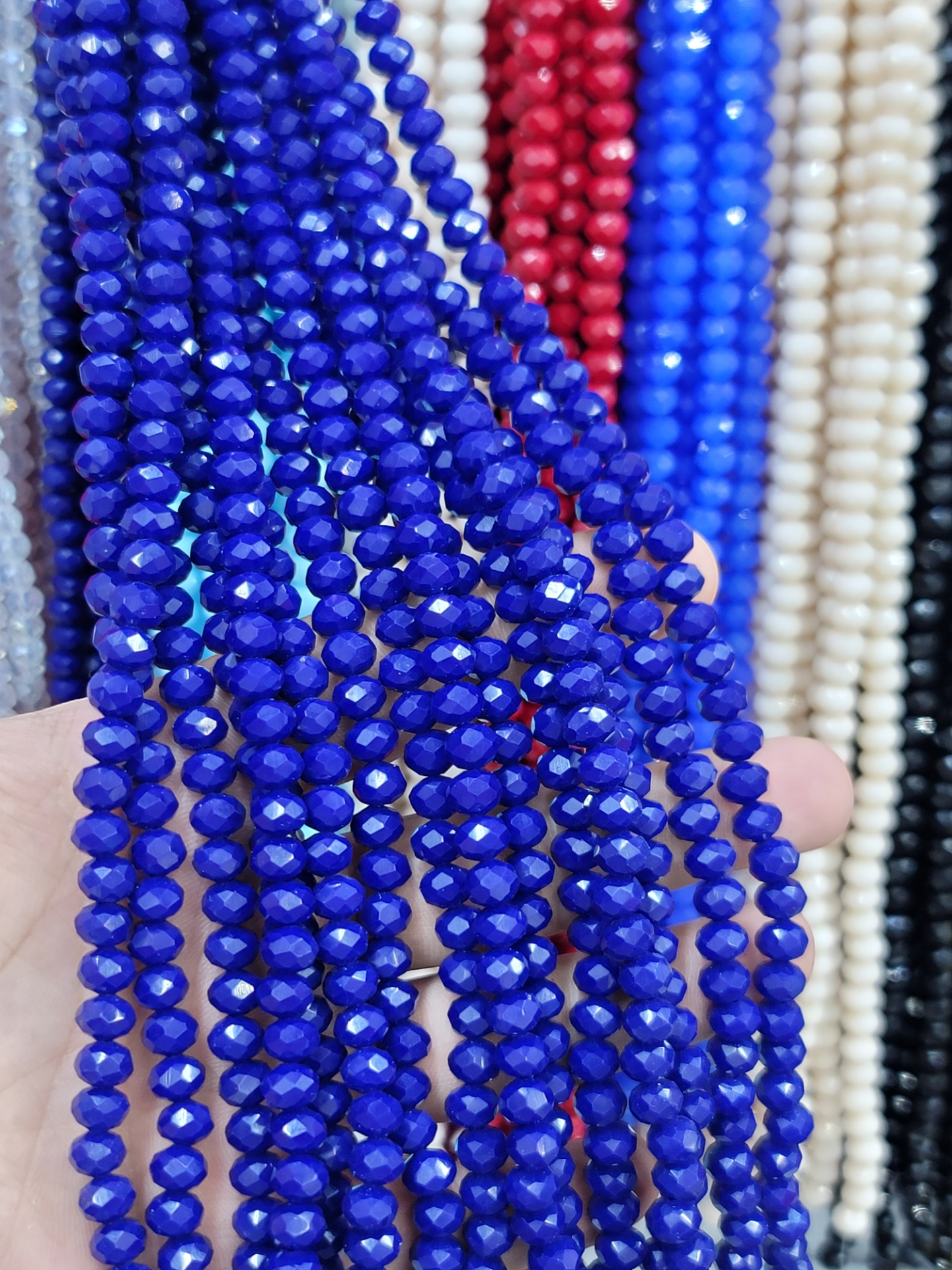 8MM KRİSTAL DİZİDE 60-65 ADET