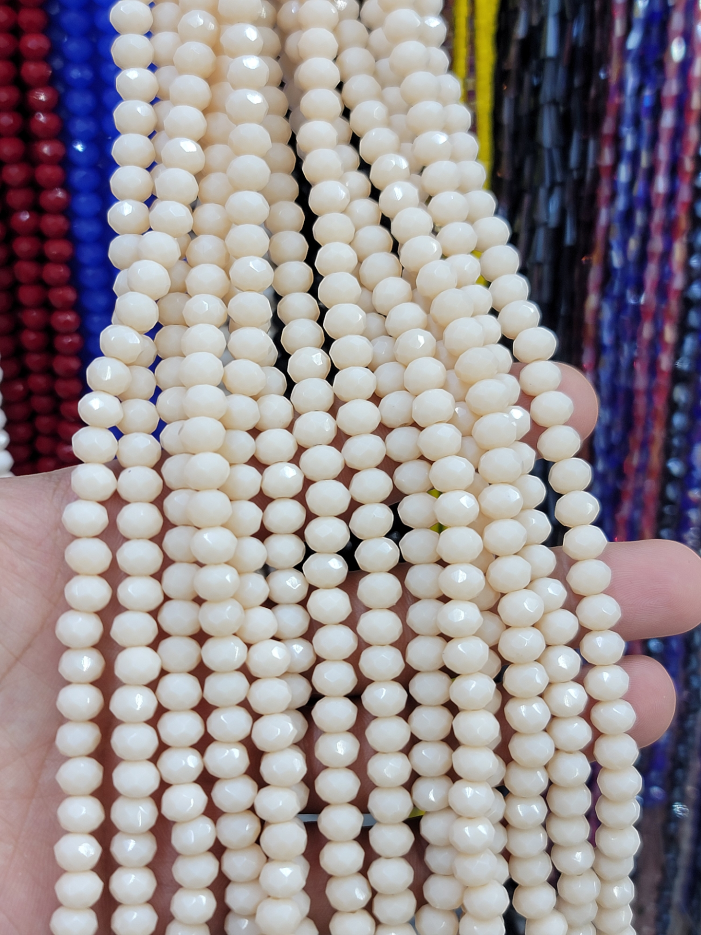 8MM KRİSTAL DİZİDE 60-65 ADET