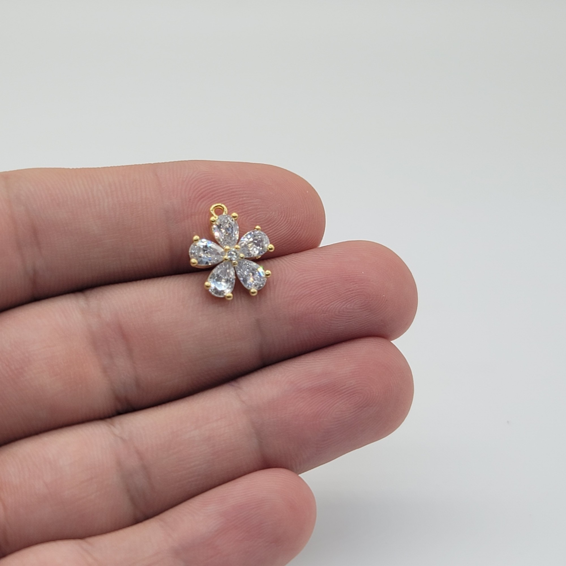 Altın Kap. Zirkon Taşlı Çiçek