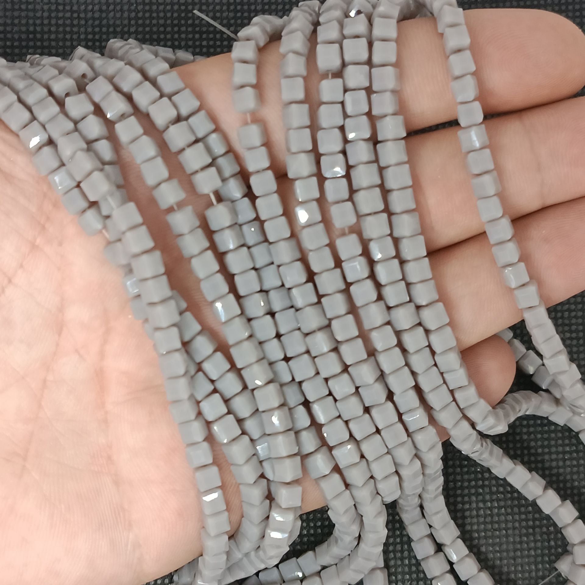 4MM Gri Küp Kristal Dizide 100 Adet