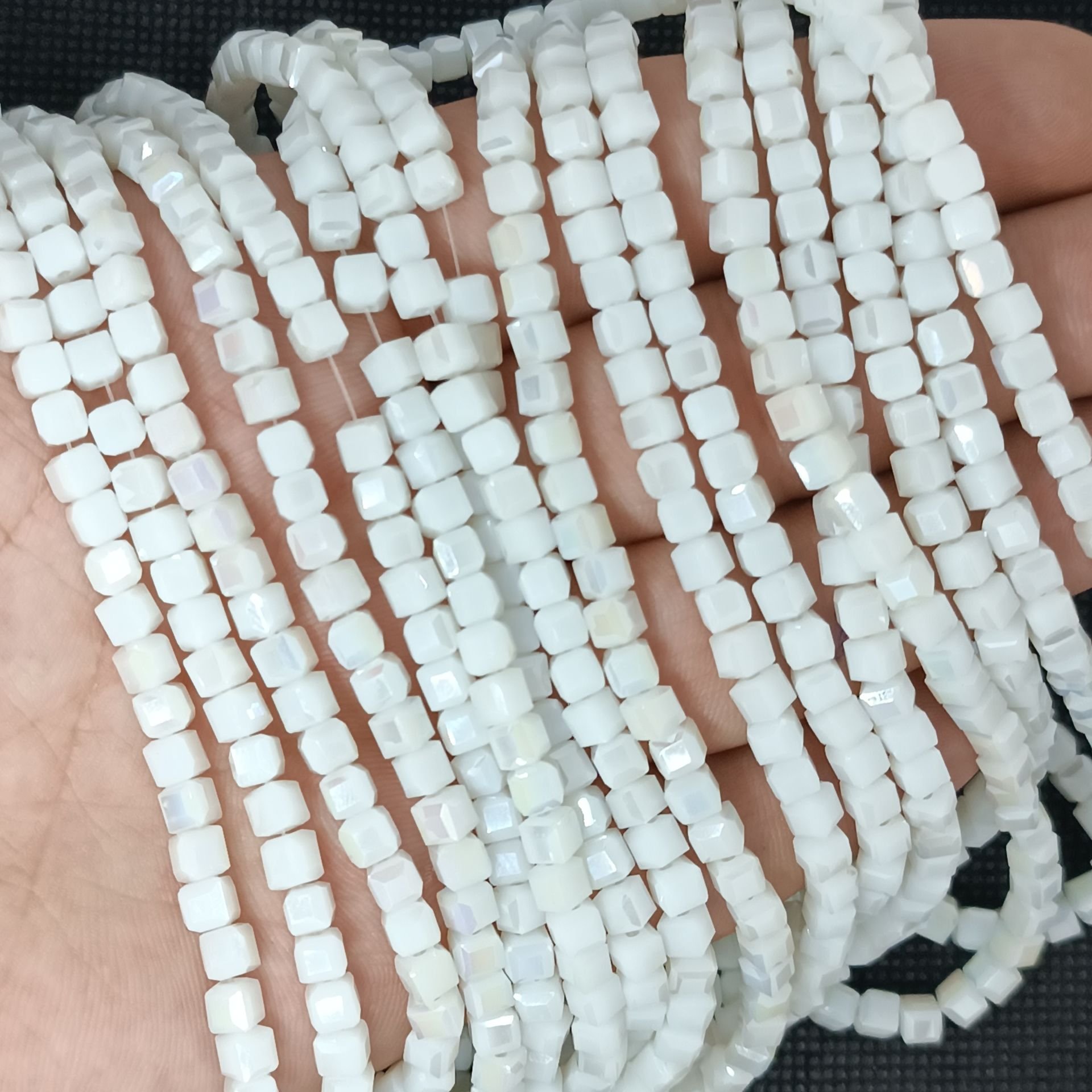 4MM Beyaz Küp Kristal Dizide 100 Adet