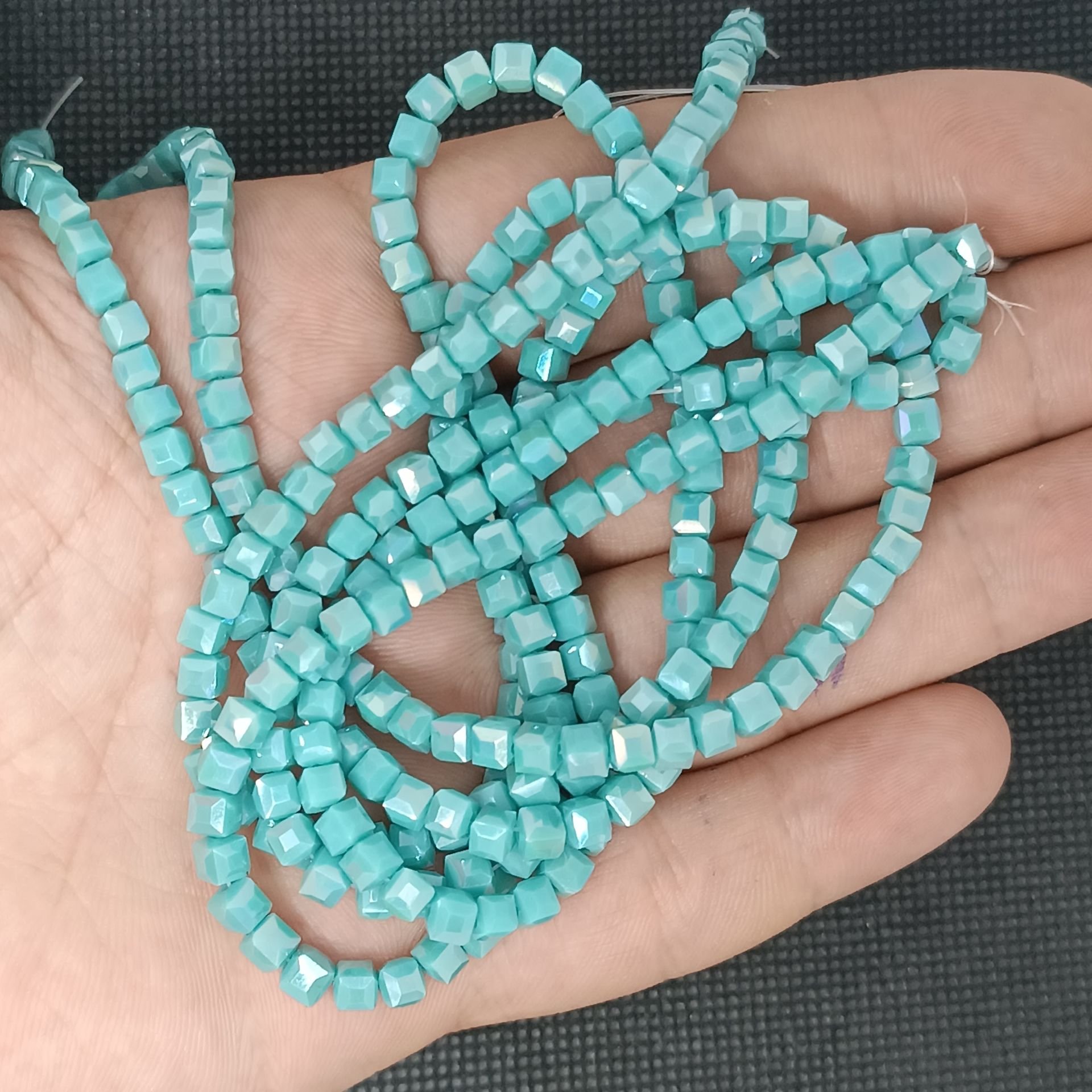 4MM Turkuaz Janjan Küp Kristal Dizide 100 Adet