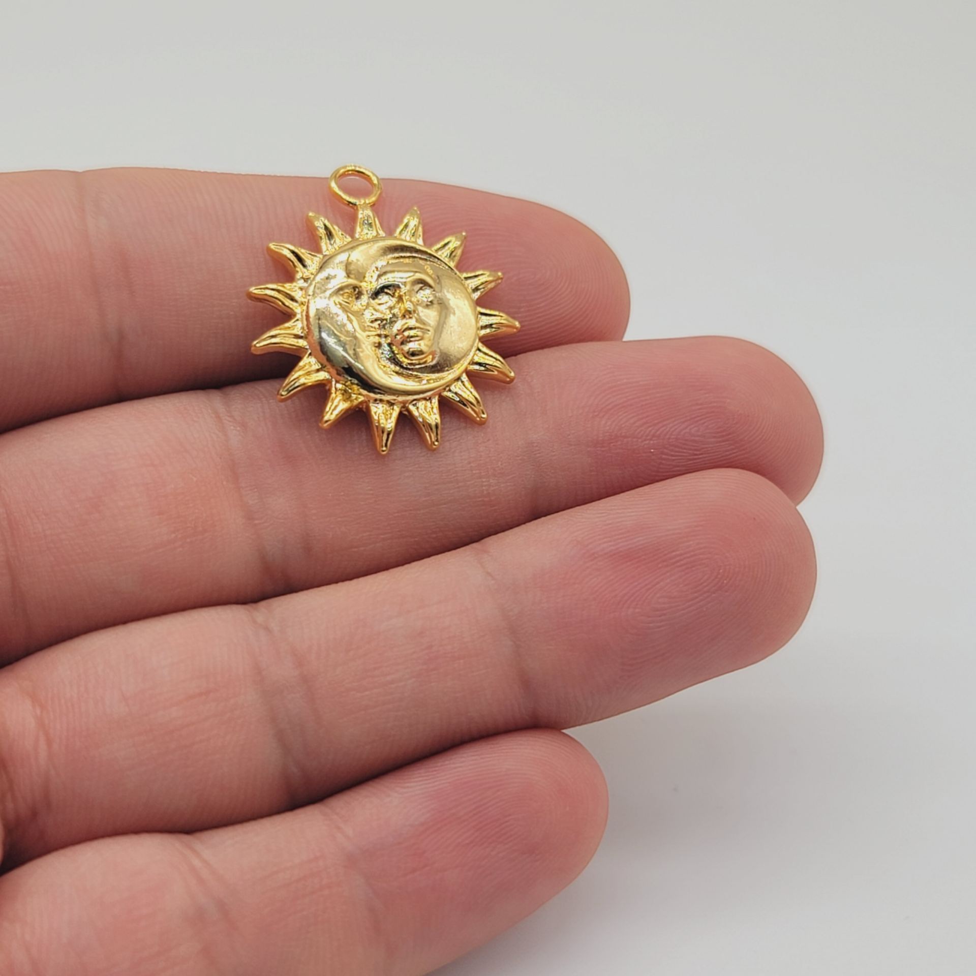 Altın Kap. Metal Güneş Ay