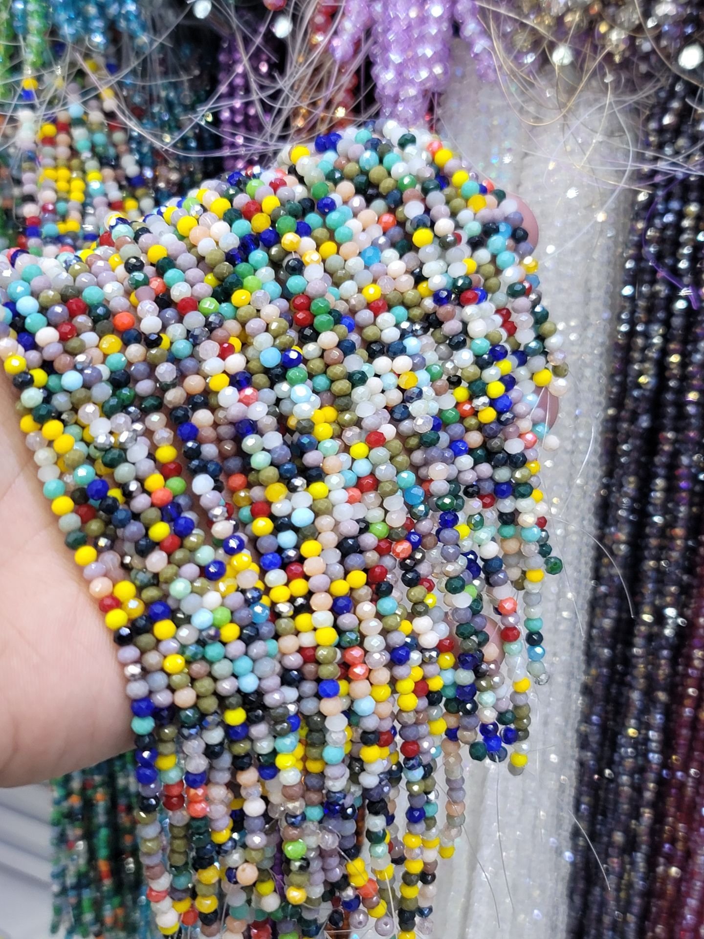 4MM BASIK KRİSTAL DİZİDE 125-140 ADET MİX